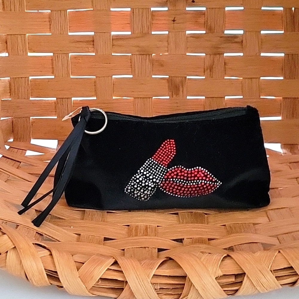 SOFT MAKEUP BAG   W/KEYCHAIN RING ON ZIPPER PULL, MAKE-UP, CLUTCH, DATE NIGHT 🌃
